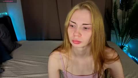 Kira  GMT 7 Mon Thu-Sun  0800am-0200pm  online show from April 17, 9:33 am