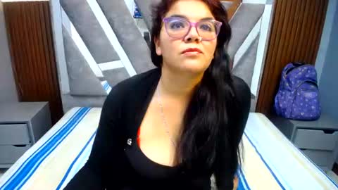 sayrataylorfon online show from August 1, 3:02 pm
