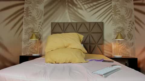 Scarleet online show from February 20, 8:00 pm