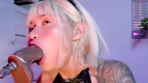 scarlet_gold online show from March 3, 1:45 am