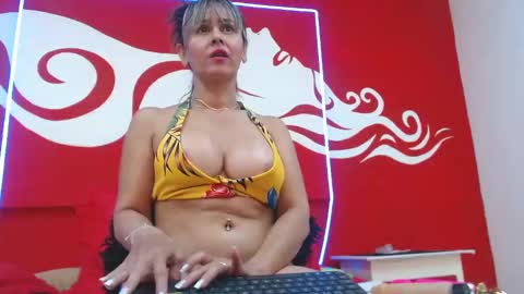 Scarleth online show from November 4, 6:20 pm