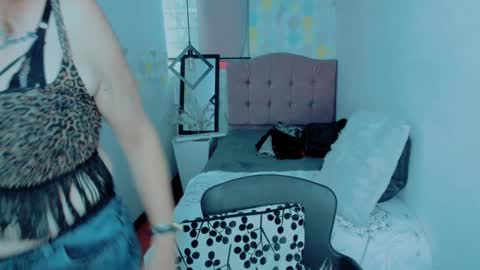 Snapshot of scarlethoot_ chatting on January 7, 2:51 pm S C A R L E T online show from January 7, 2:51 pm