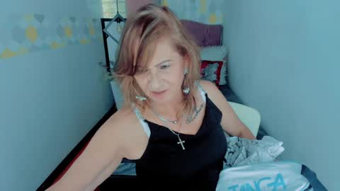 Snapshot of scarlethoot_ chatting on January 21, 6:34 pm S C A R L E T online show from January 21, 6:34 pm