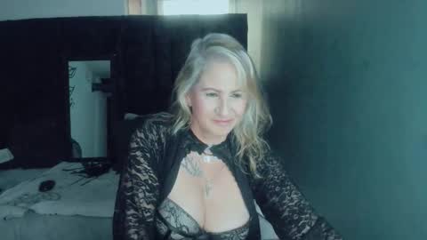 Snapshot of scarlethoot_ chatting on September 17, 4:43 pm S C A R L E T online show from September 17, 4:43 pm