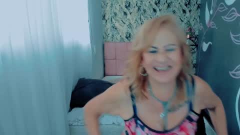 Snapshot of scarlethoot_ chatting on January 10, 3:16 pm S C A R L E T online show from January 10, 3:16 pm