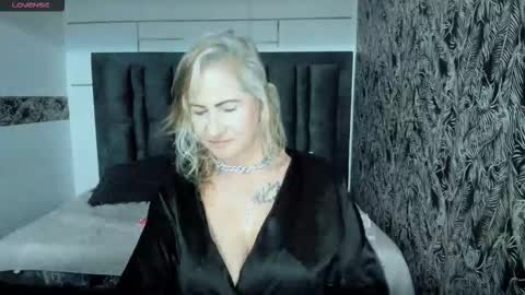 Snapshot of scarlethoot_ chatting on October 6, 1:51 pm S C A R L E T online show from October 6, 1:51 pm