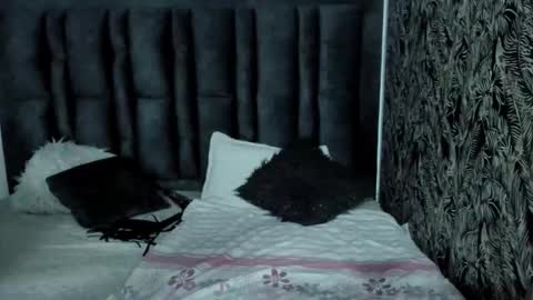 Snapshot of scarlethoot_ chatting on October 4, 1:31 pm S C A R L E T online show from October 4, 1:31 pm