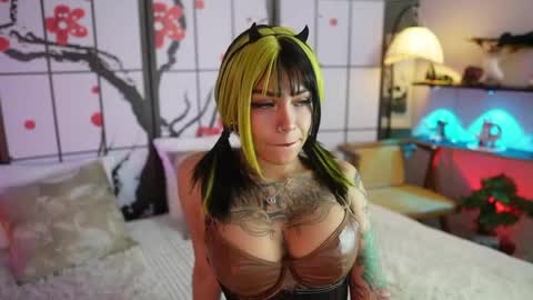 Scarlett Collins online show from May 14, 1:37 am