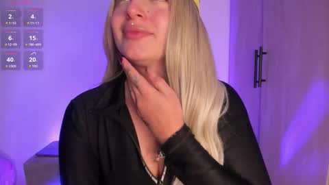 SCARLETT COLLINS online show from November 5, 5:53 am