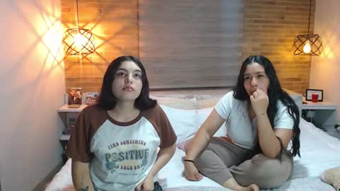 Scarlett and Jazmin online show from November 14, 9:44 am