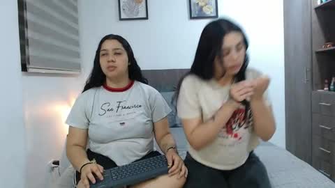 Scarlett and Jazmin online show from May 20, 9:38 am