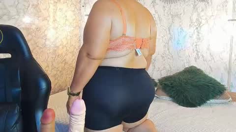 scarlett montoya  online show from April 29, 5:30 pm