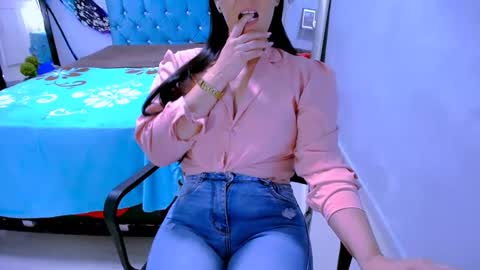 scarlet online show from March 6, 1:32 pm