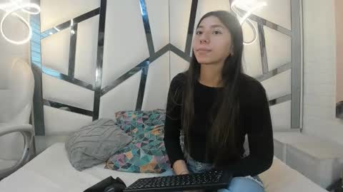 Scarlett and Lucas online show from February 23, 1:46 pm