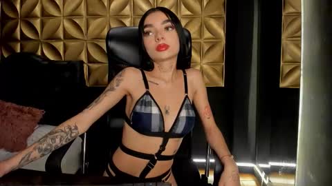 Scarlet online show from December 4, 8:52 pm