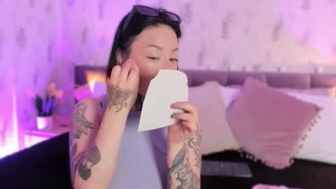 Scolw  online show from November 11, 8:33 pm