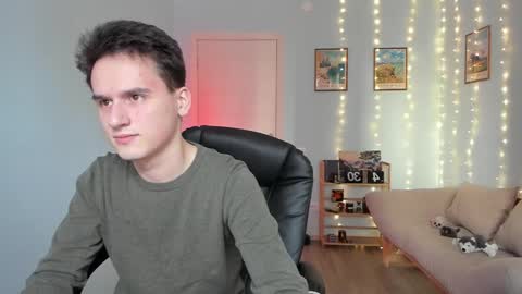 Thomas brunette and Alex blond online show from December 17, 8:23 am