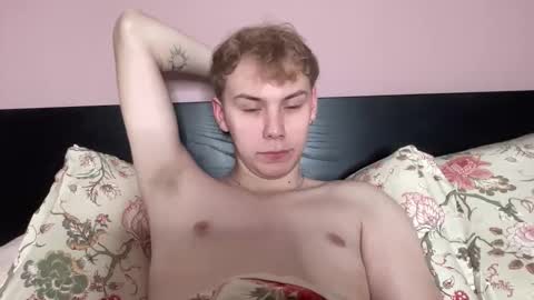 Snapshot of scottish_twink01 chatting on October 21, 4:43 pm danny online show from October 21, 4:43 pm