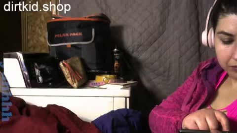 Snapshot of scumbagsmith chatting on March 6, 7:03 am Danni online show from March 6, 7:03 am