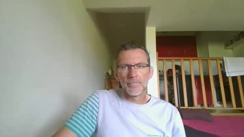 seb846894 online show from May 2, 10:21 am