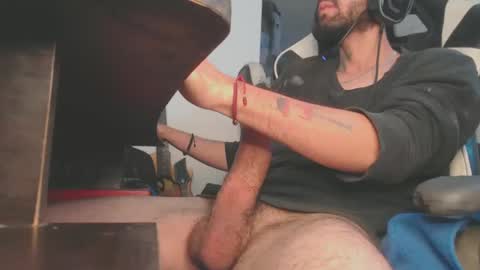 Snapshot of sebas21cm1 chatting on February 24, 1:42 pm sebas21cm1 online show from February 24, 1:42 pm