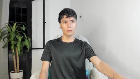 Snapshot of sebas_rosse chatting on October 17, 10:58 pm sebastian online show from October 17, 10:58 pm