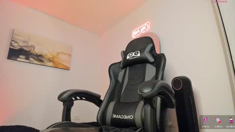 Snapshot of sebastianortizm chatting on December 27, 3:42 am Lucian Sinclair online show from December 27, 3:42 am