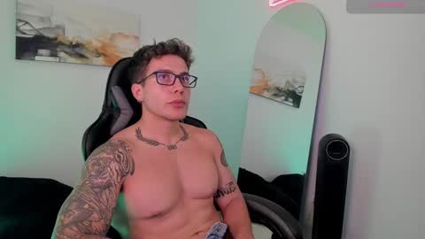 Snapshot of sebastianortizm chatting on January 21, 11:55 pm Lucian Sinclair online show from January 21, 11:55 pm