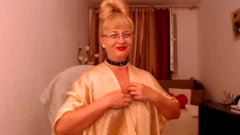 SecretRosemary online show from August 5, 7:00 pm