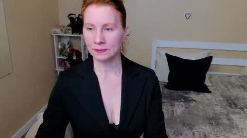 seductive_foxy_ online show from October 2, 4:00 am