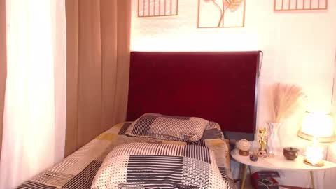 Maxien online show from February 24, 6:27 am