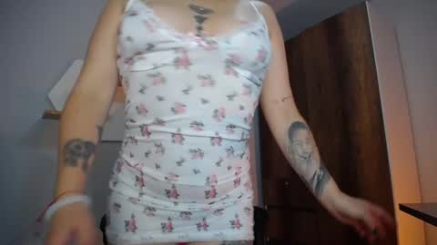 Yeyis  online show from February 24, 1:46 am