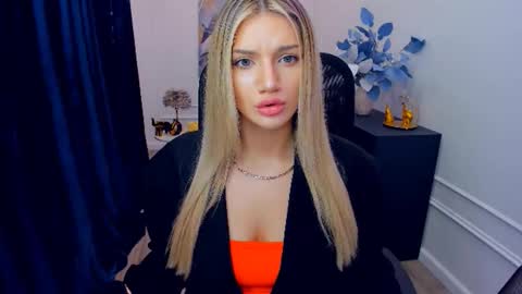 selenaemoore online show from November 30, 7:54 pm