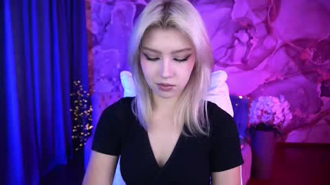 selenairis online show from September 24, 7:04 am