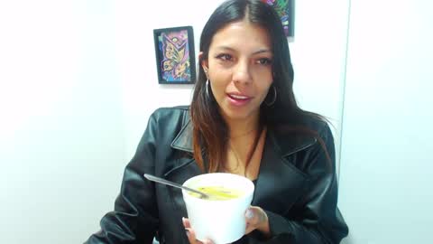 Snapshot of selenakyle92_ chatting on December 23, 6:26 pm Selena online show from December 23, 6:26 pm