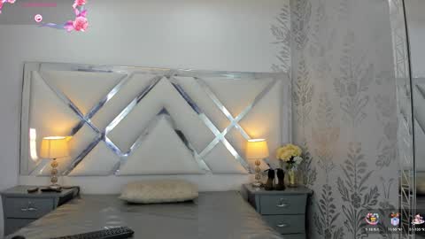 Selena reyess online show from December 3, 12:28 pm