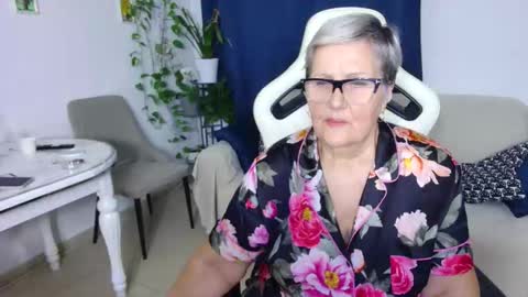 Selenna online show from February 10, 7:28 pm