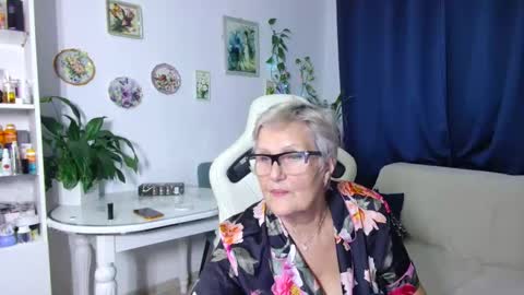 Selenna online show from December 2, 6:50 pm