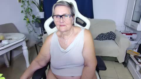 Selenna online show from April 3, 5:20 pm