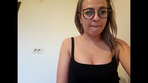 Snapshot of selenna_emma843468 chatting on September 22, 3:49 pm Selenna online show from September 22, 3:49 pm