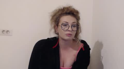 Snapshot of selenna_emma843468 chatting on October 8, 3:40 pm Selenna online show from October 8, 3:40 pm