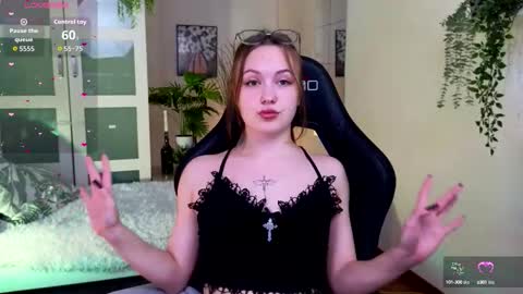 Snapshot of selinsselin chatting on October 10, 5:35 am sweetie Selin 3 online show from October 10, 5:35 am