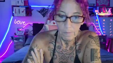 Selvaggia Del Caribe online show from December 15, 5:42 pm