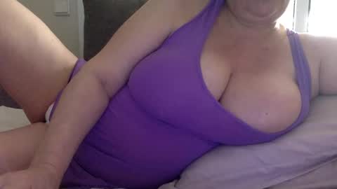 Snapshot of sensual_cris chatting on October 13, 8:38 am CRIS  online show from October 13, 8:38 am