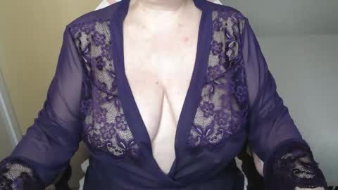 Snapshot of sensual_cris chatting on October 27, 9:53 am CRIS  online show from October 27, 9:53 am