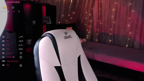 Kiki online show from February 8, 6:33 pm