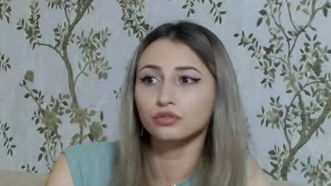 Snapshot of serayarose_ chatting on September 15, 5:47 pm serayarose_ online show from September 15, 5:47 pm