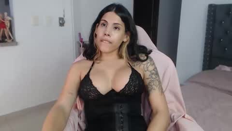 sararoussee online show from April 10, 8:13 pm