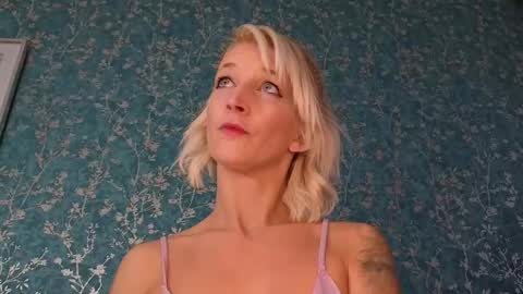 serenexx  your MILF online show from October 22, 8:06 am