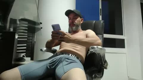 hetero serio discreto online show from May 11, 11:24 pm